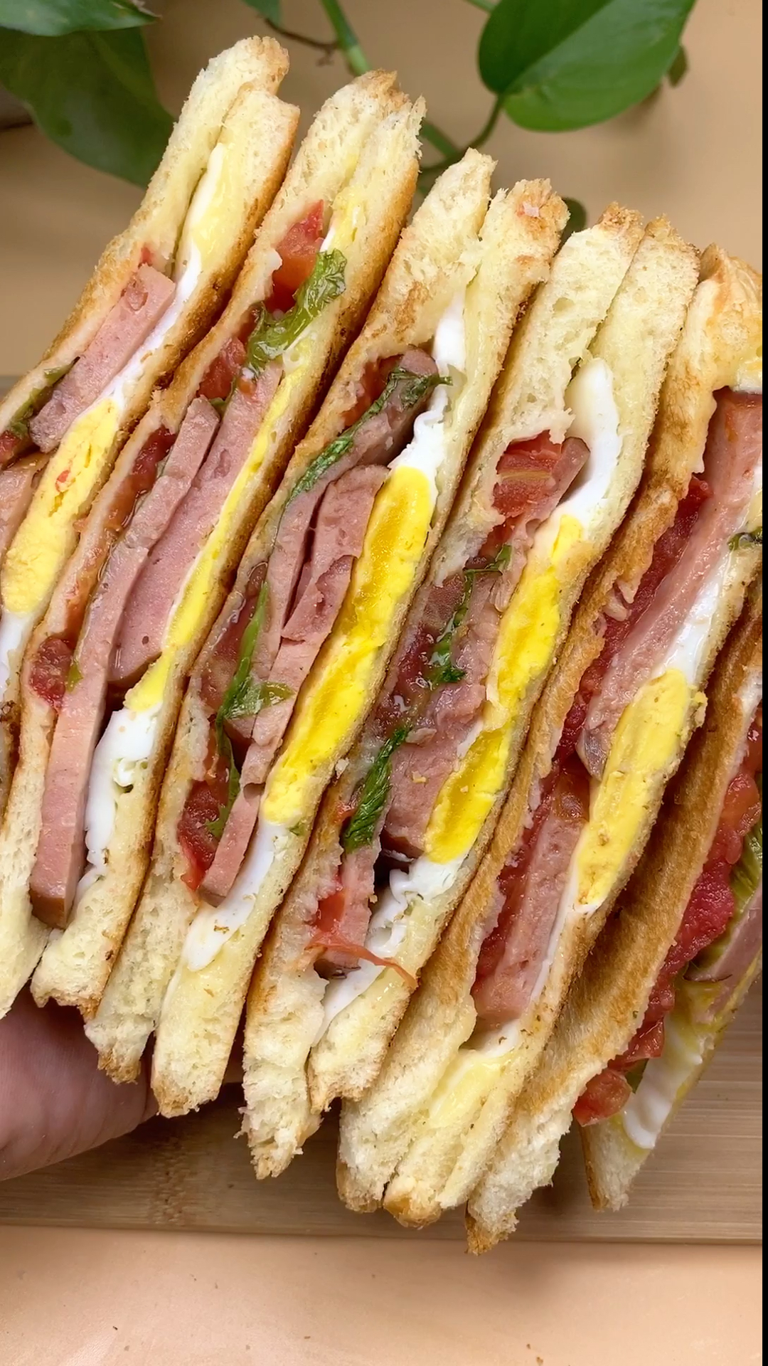 教你三分钟就能搞定的酥酥脆脆营养均衡的早餐三明治~