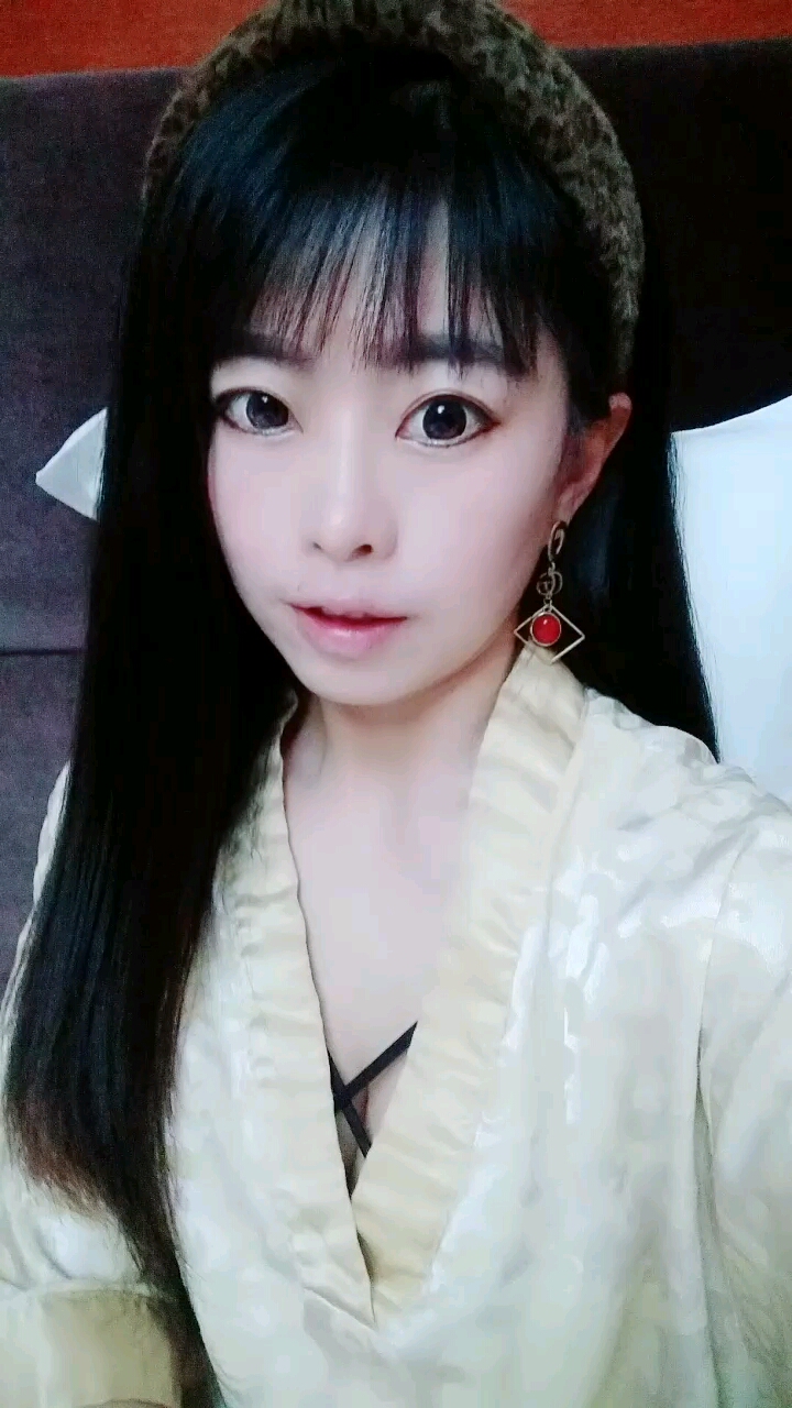 去男浴池拿了一套男汗蒸服