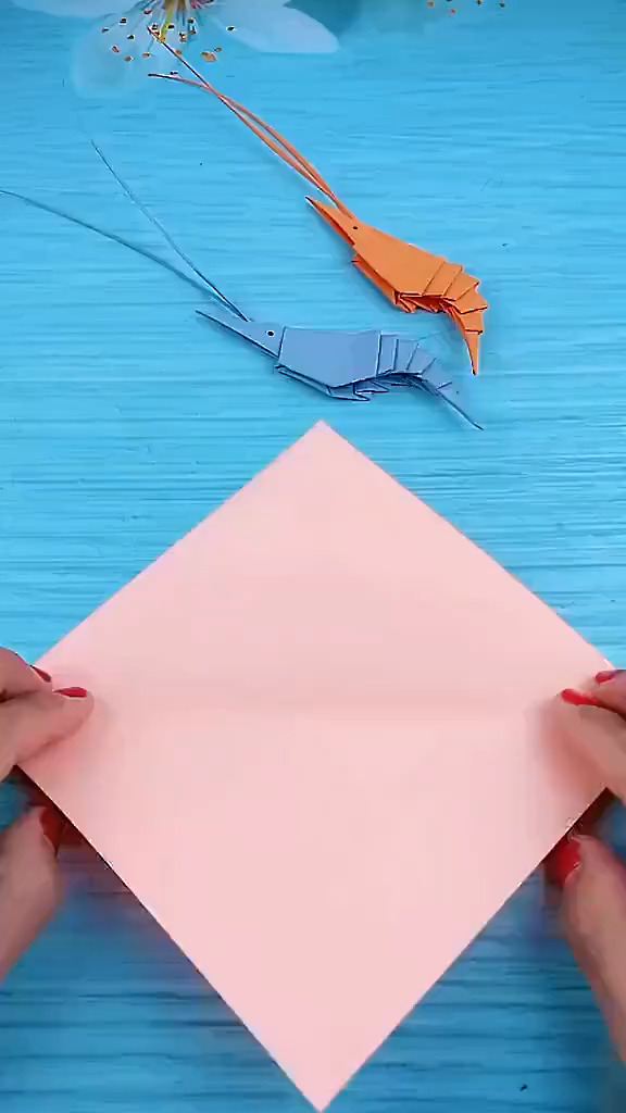 亲子手工之小龙虾折纸,和孩子一起折几只小龙虾。锻炼孩子的动手能力~
