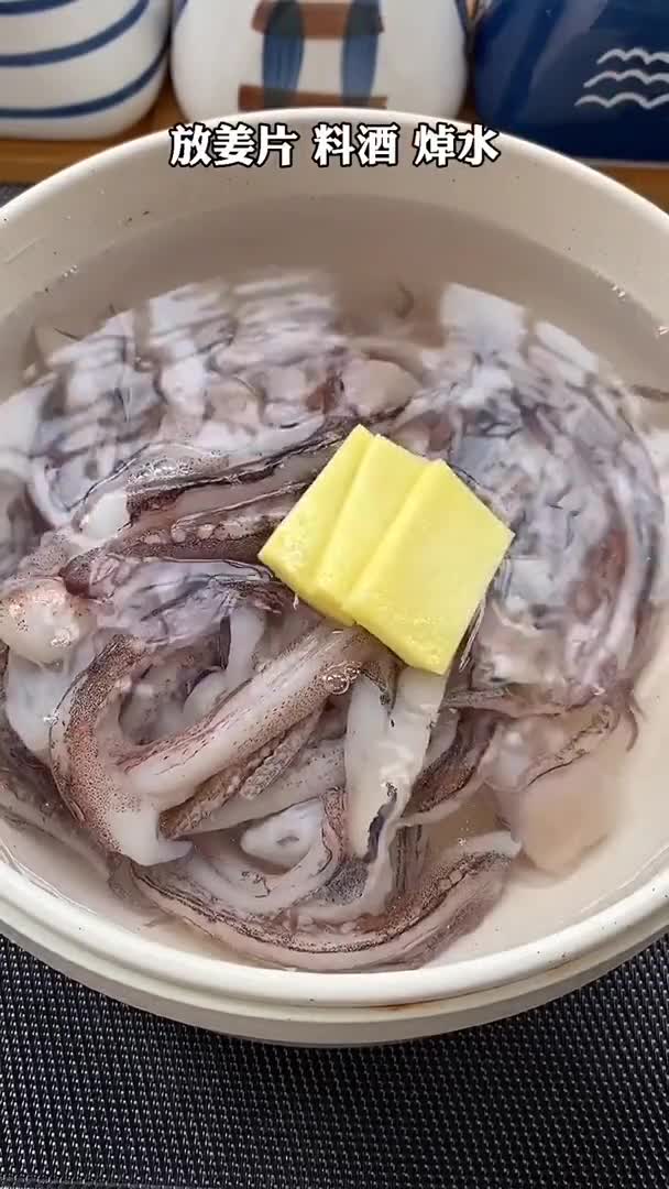 #我要上热门#自己在家就能做出街边小吃铁板鱿鱼的味道,肉质紧实弹,一锅都吃不腻烧烤烤鱿鱼好