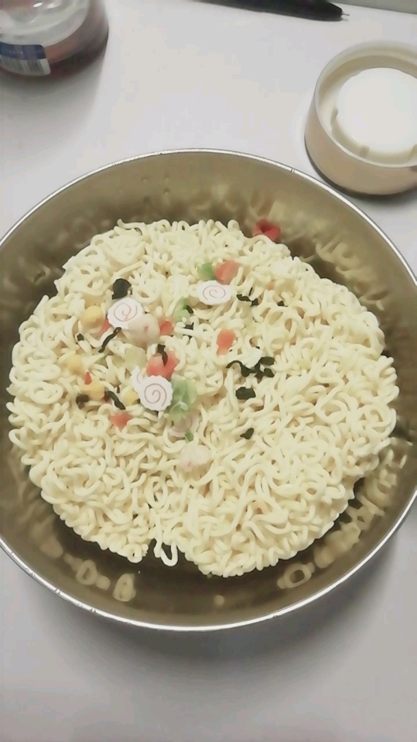 鲜虾鱼板面