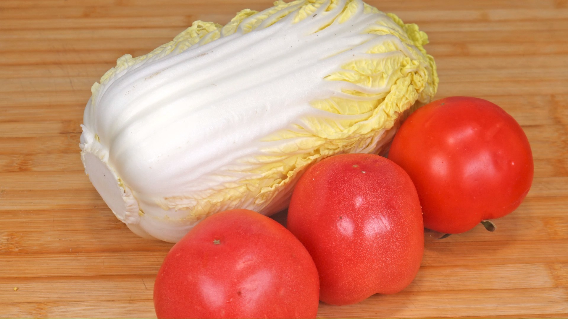 #美食记#大白菜别炖着吃了,加3个西红柿,这样做真香,每次上桌就扫光!