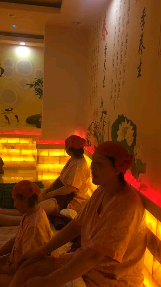 蒸桑拿的阿姨