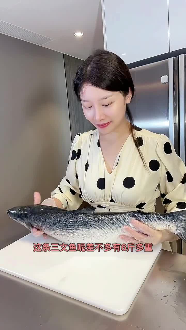 今天买了一条三文鱼,给老公做了五种吃法,让老公足不出户就可以吃到美味的三文鱼刺身
