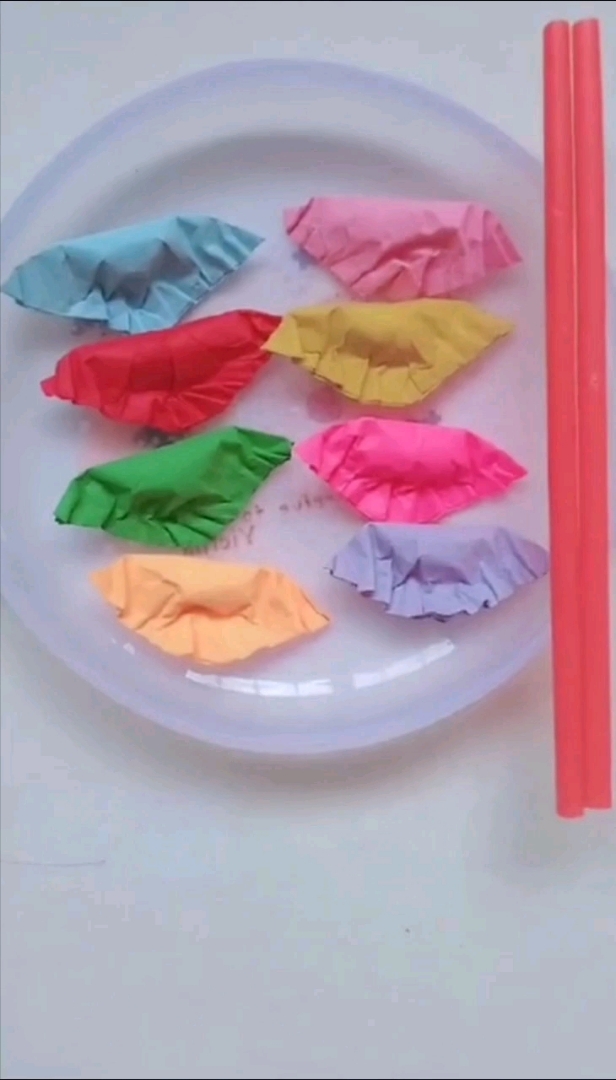 #回家路上那些事#手工折纸 彩色水饺来了