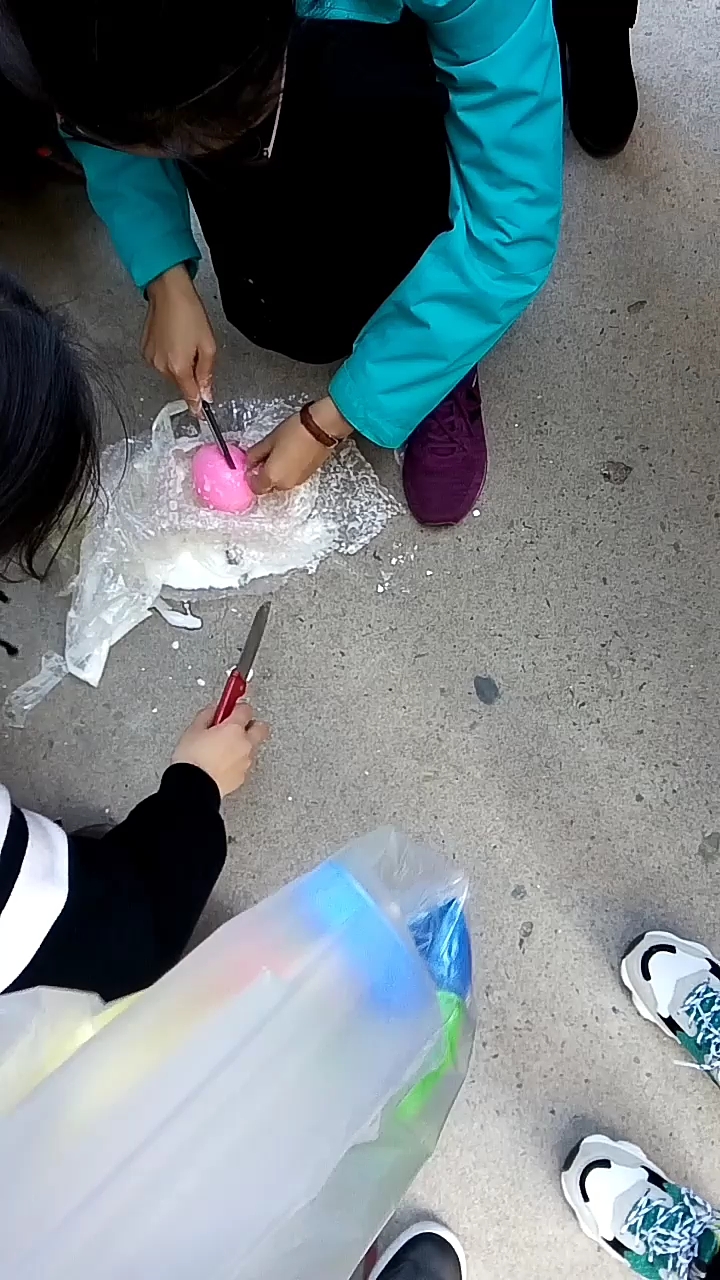 最重的装置保护鸡蛋从三楼坠落 水,非牛顿流体,空气,保护膜,气球