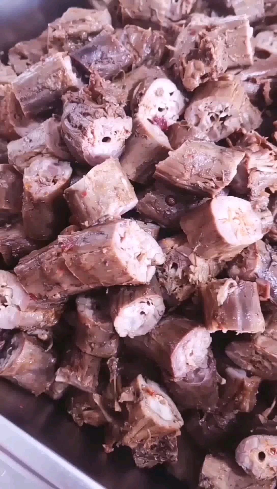 #夏天就要这么过#在家卤出的鸭脖子好吃又卫生,夏天里的美味