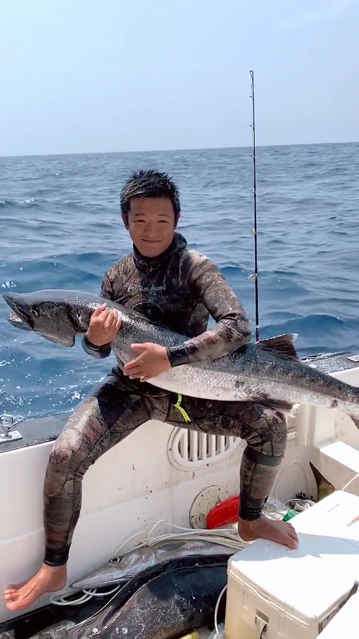 N个人目前抓过最大的海狼鱼,猜猜多少斤
