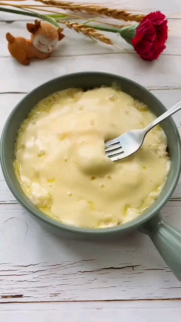 吃剩的米饭不要扔配上芝士孩抢着吃