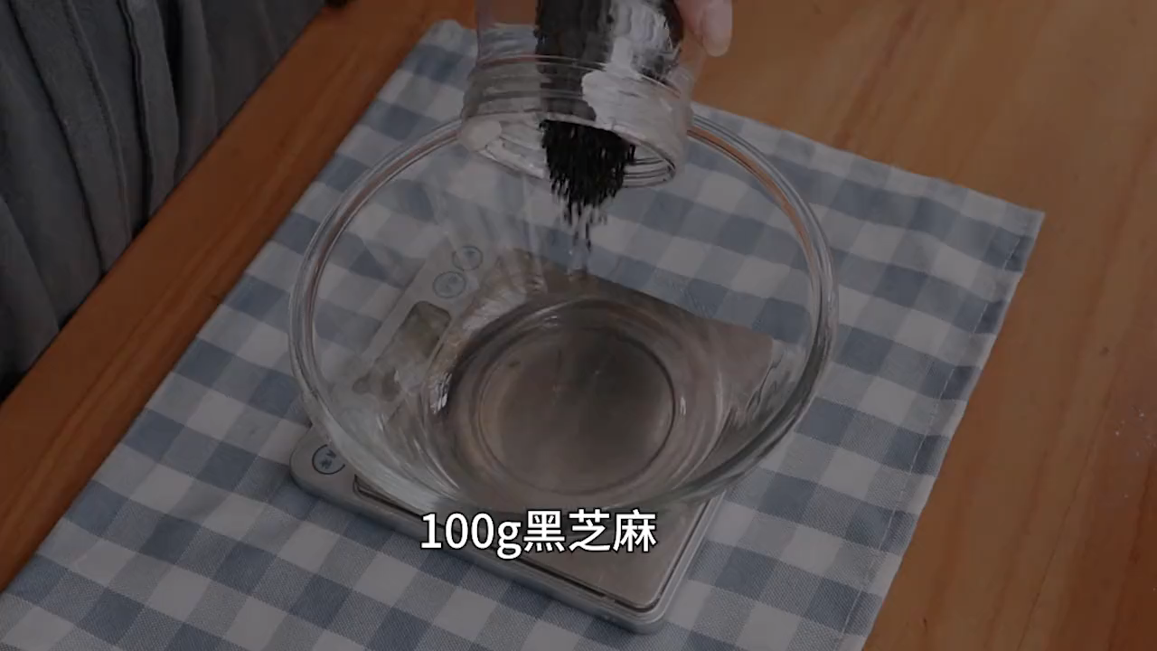 蜂蜜黑芝麻饼的做法