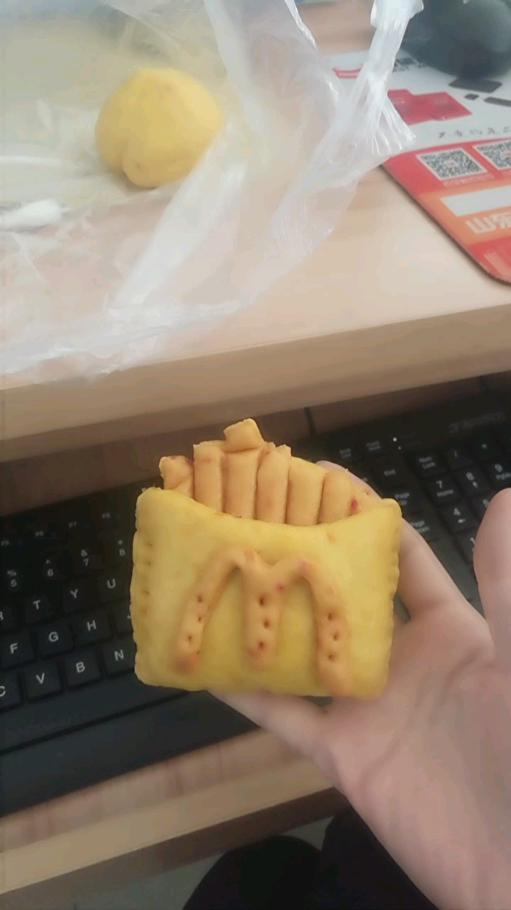 中午的午餐!自带卡通馒头!