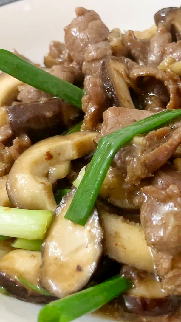 #潮汕美食#香菇炒牛肉配上沙茶酱 浓浓的潮汕味道 我能吃下三碗饭