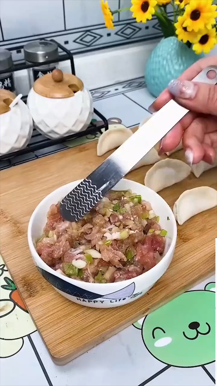 自从用上这个304不锈钢挑馅勺子,包饺子速度提升了三倍,挖馅利索,还不沾馅。