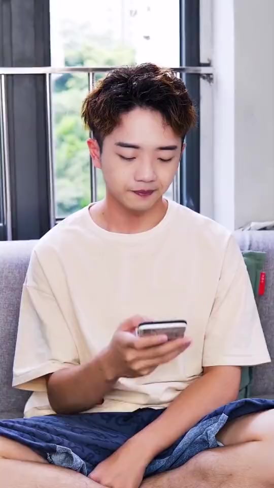 #搞笑段子#我跟女神永远都不可能在一起,她喜欢放生,而我却喜欢钓鱼。