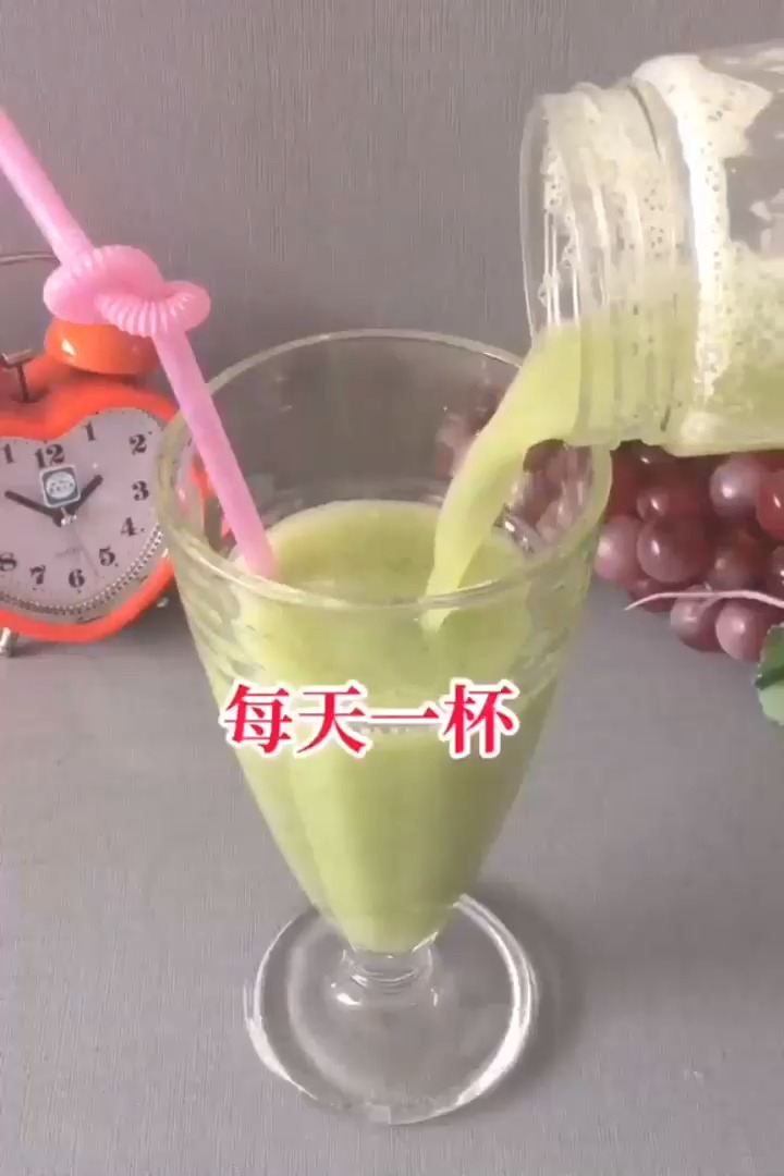 #再不减肥就晚了#孩子不吃饭,试试这款水果奶昔,酸甜好喝,帮助消化,效果很好。