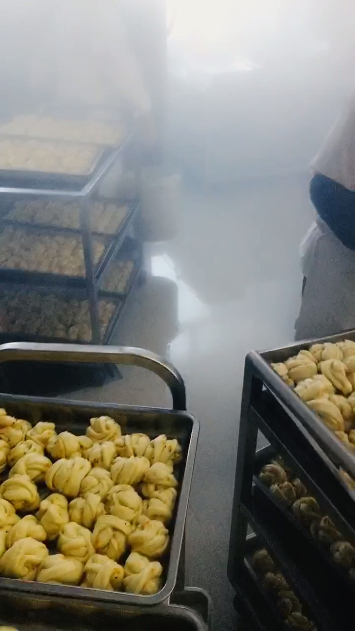 4月25日早餐,火腿肠炒大头菜,鸡蛋,牛奶,紫菜蛋花汤,主食馒头,花卷,米饭