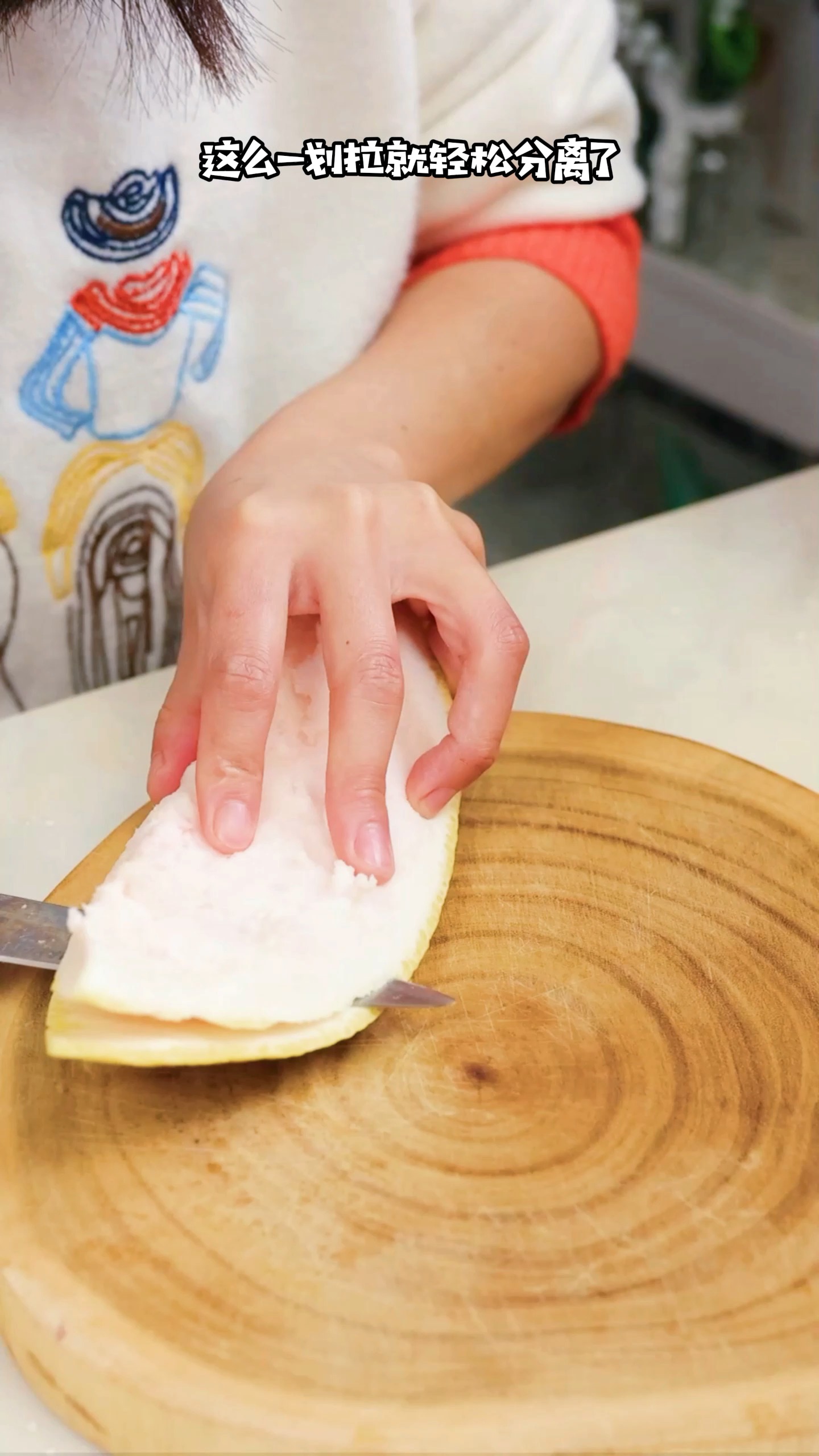 #美食#楚楚摘了那么多柚子,那必须做成去年最火的柚子糖呀!剩下的皮和肉你们觉得可以做什么