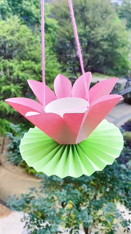 #创意手工#中秋节快到啦,用彩纸和纸杯做好看的莲花灯笼
