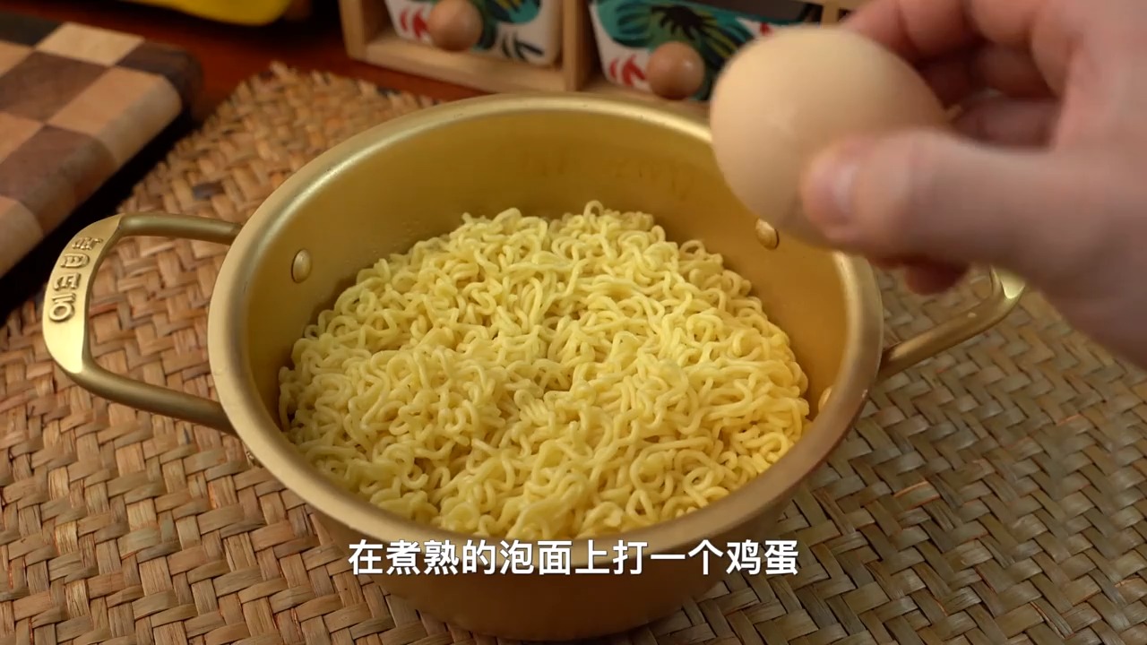 #美食记#又是一个泡面的神仙吃法，内带无菌蛋做法