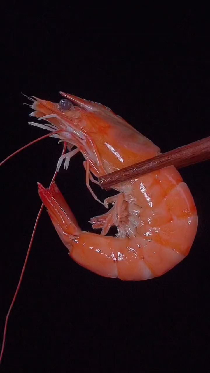 这样做的白灼虾肉质紧实,鲜甜美味!#美食