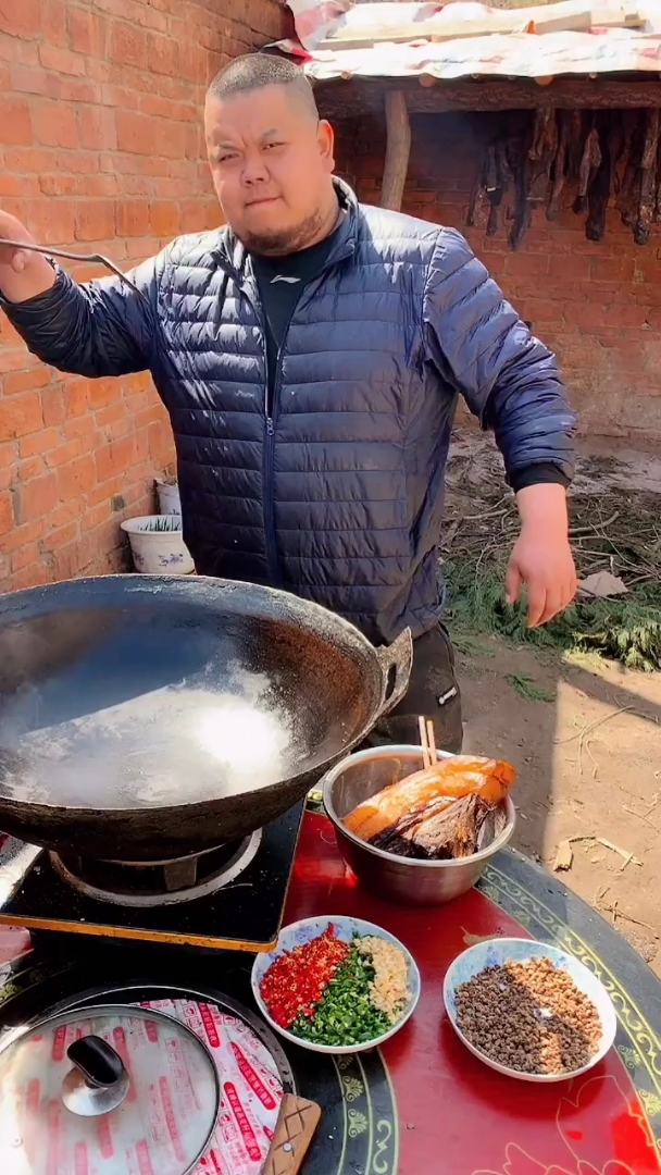 腊肉盖浇饭
