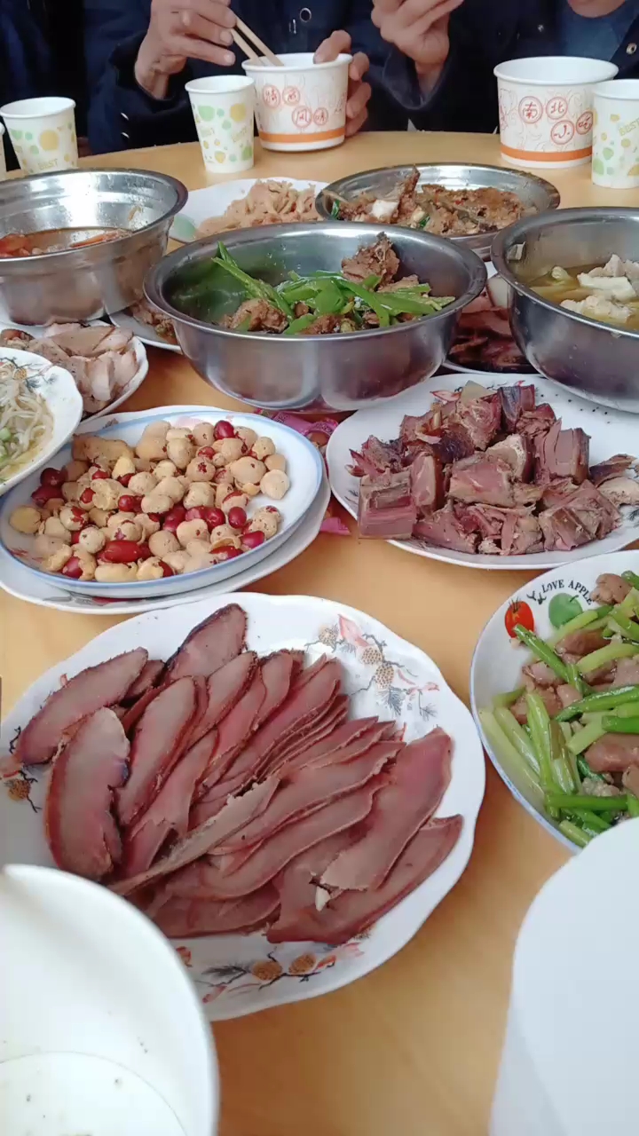 丰盛的午餐