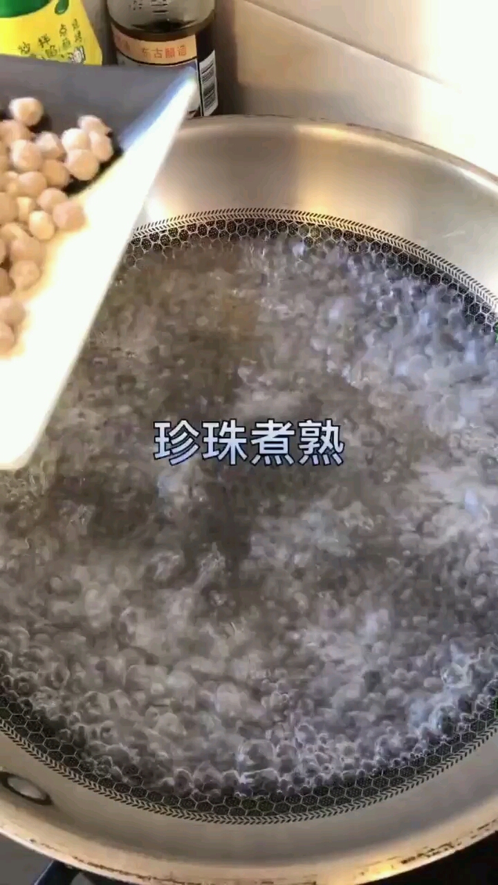 给媳妇做的可以吃的奶茶蛋糕好好吃啊
