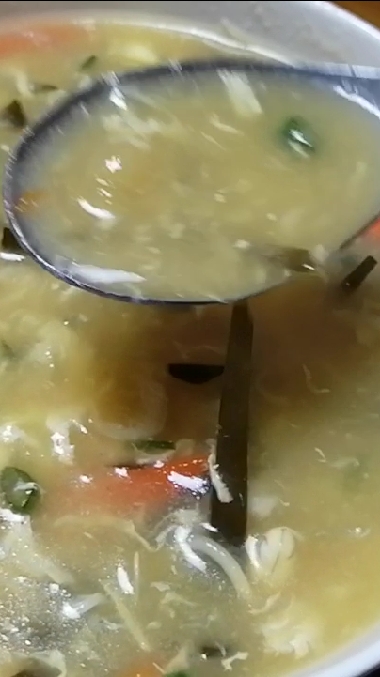 #爱美食爱生活#春末谷雨季节养生汤—清补不上火,海带黄豆芽虾皮粥,鲜美,朋友们也试试吧,好