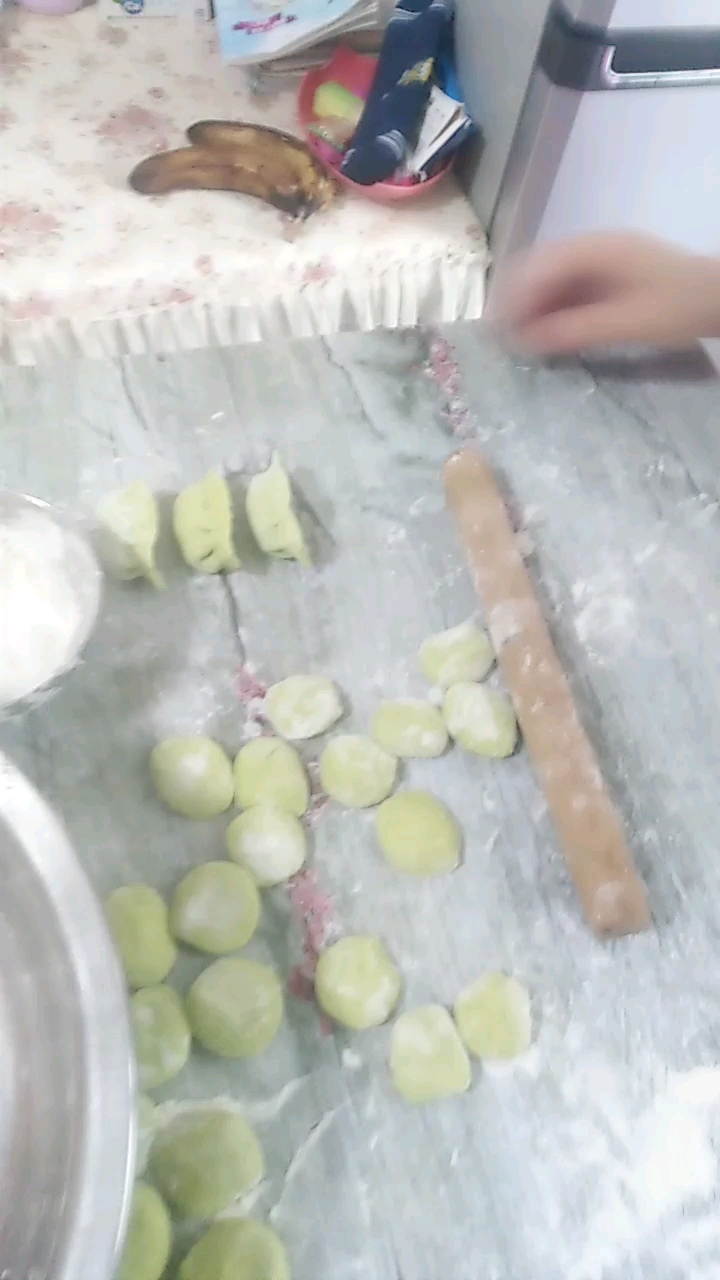 五颜六色的多彩饺子!大家新年快乐! 