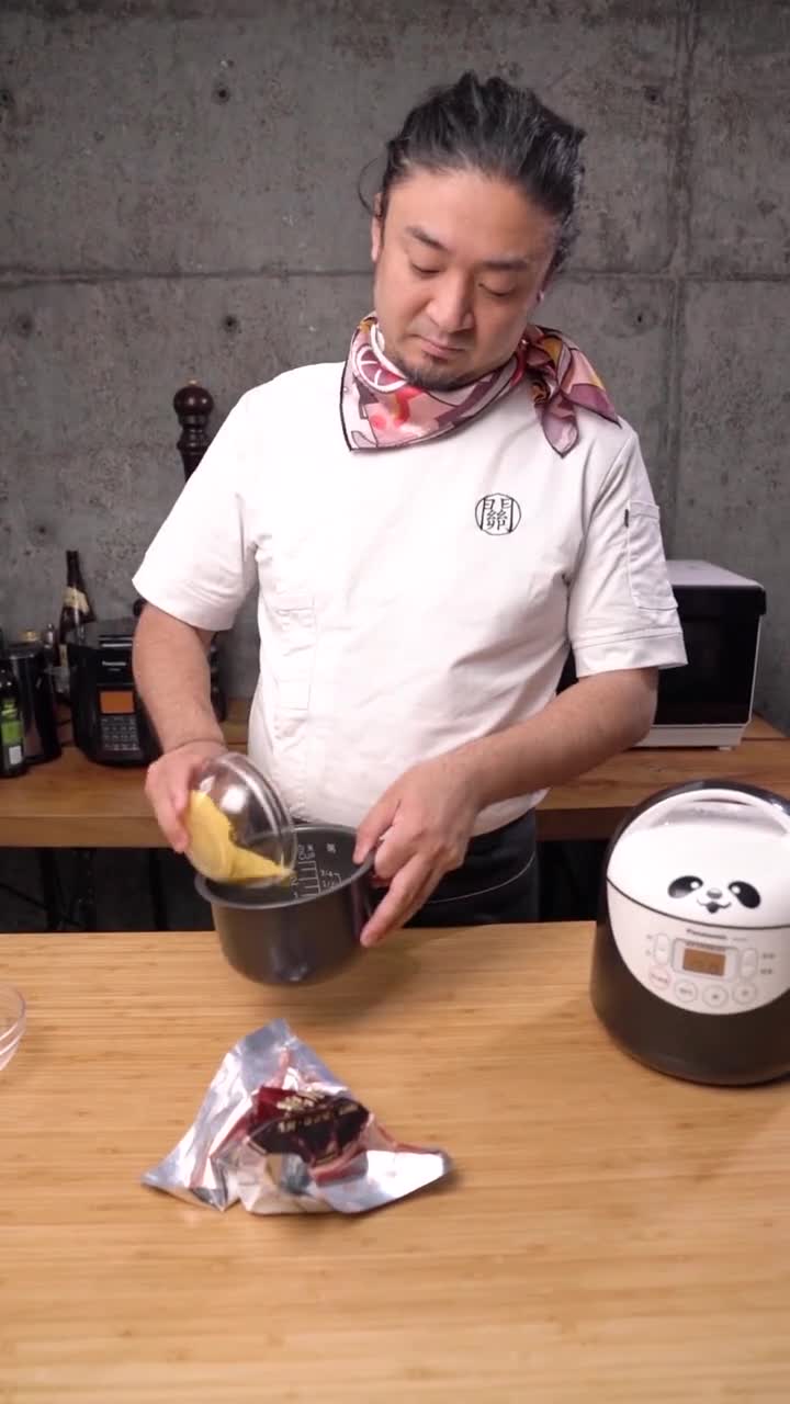 怎么样才能炒出让你爆肥又好吃的鹅肝炒饭!奉上教程!更多美食小关带你解锁