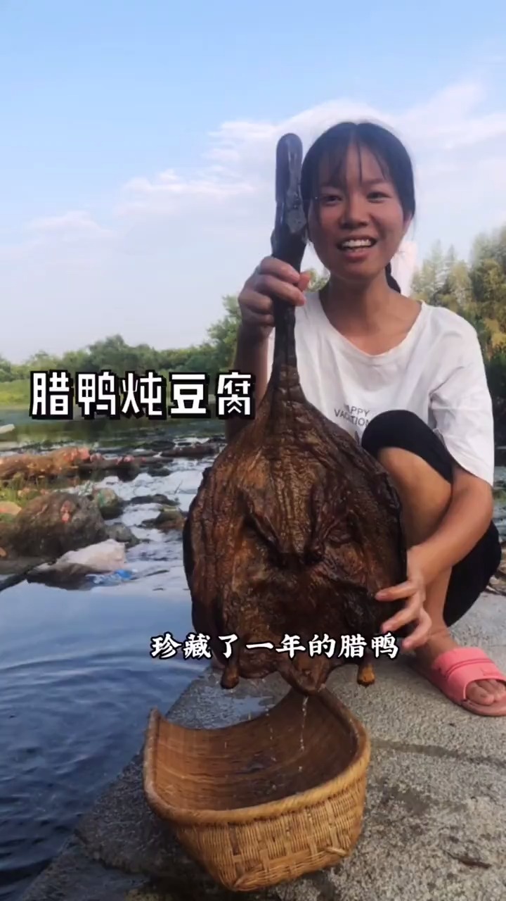 吃过腊鸭的人才知道它的美味!越炖越香!啊流口水