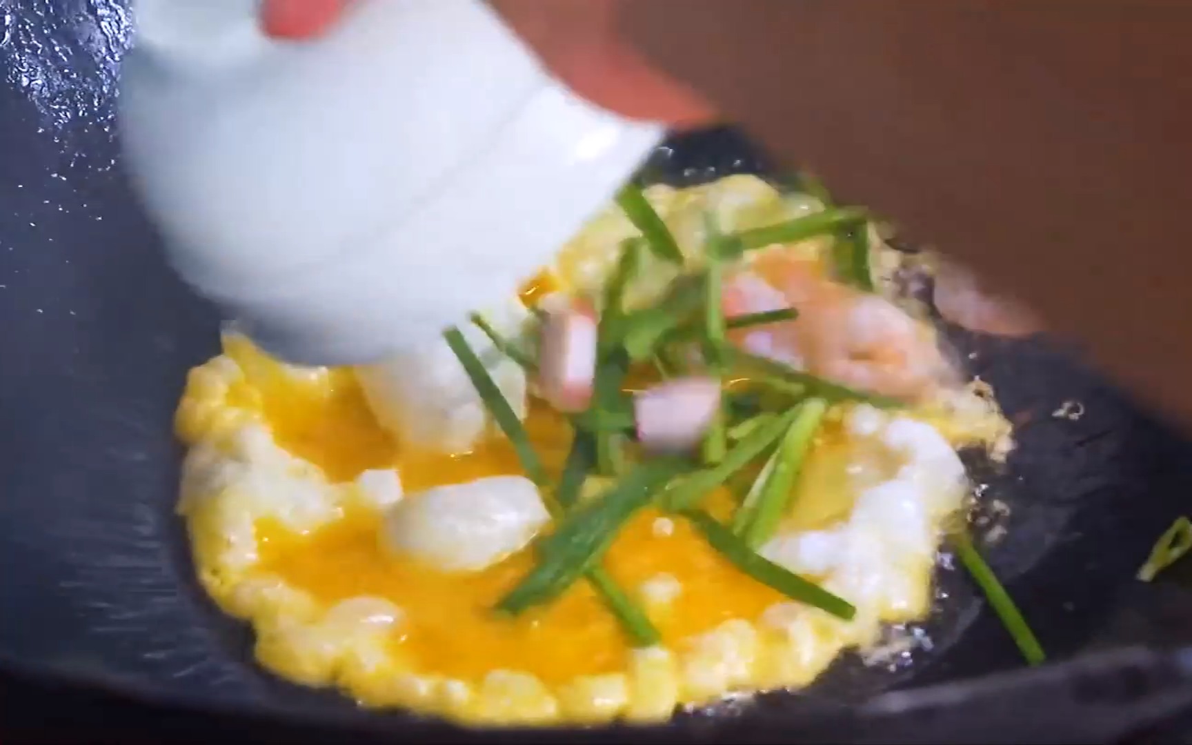 #美食记#炸酱煎蛋虾仁炒饭,数数一共用了几个蛋