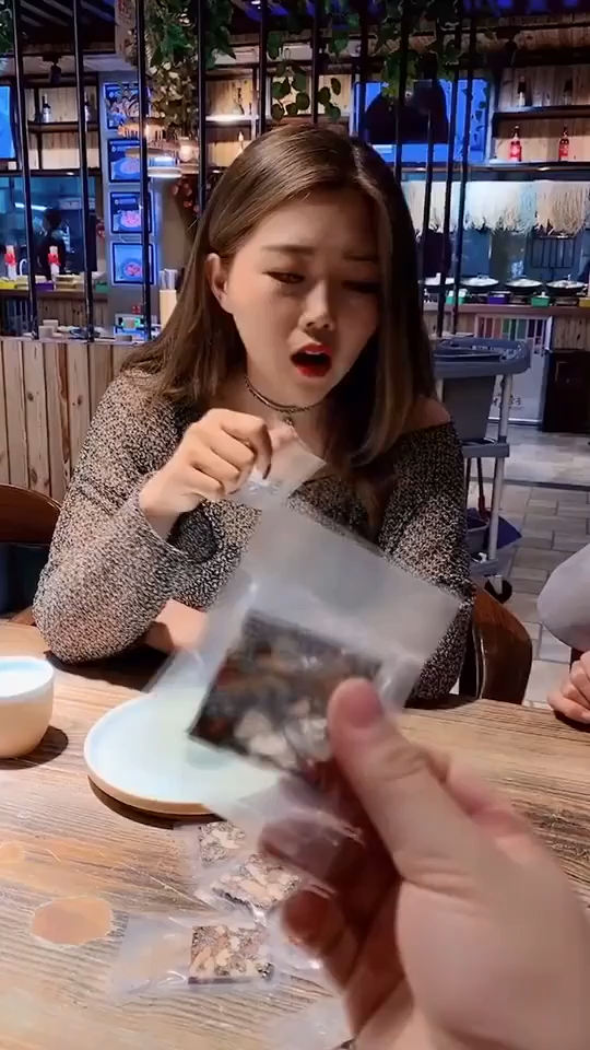 #阿胶糕#几位美女都是我家的老顾客了,好吃的阿胶糕,滋阴补气血,拒绝黄脸婆!