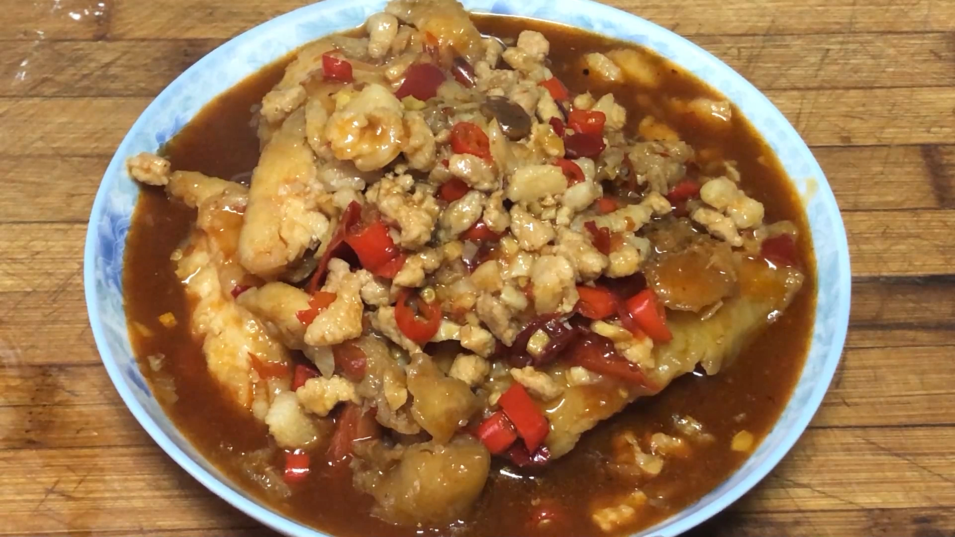 #自制美食#小伙第一次做龙利鱼,先油炸再红烧,拌着白米饭,吃得真过瘾啊