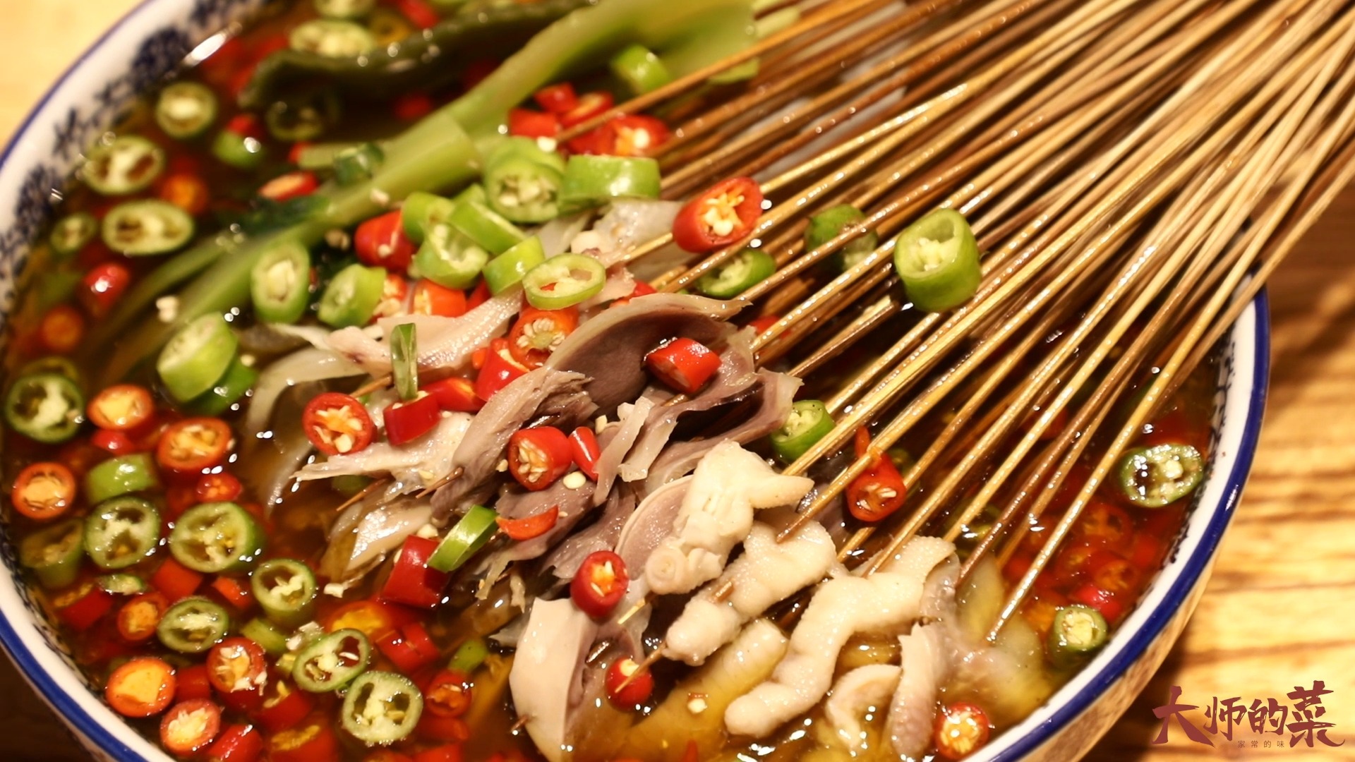 #美食#不吃火锅都要吃它！风靡全川的钵钵鸡究竟有多好吃？