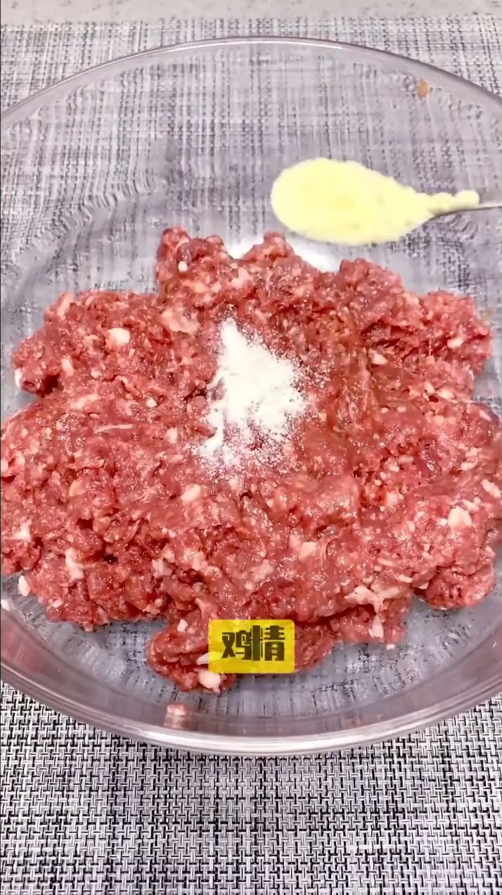 快过年了 羊肉胡萝卜馅饺子分享给大家 喜欢的双击哦 感谢支持