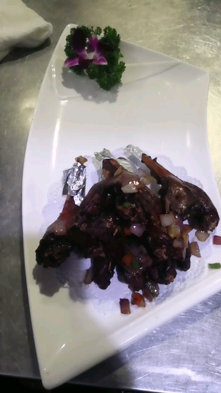 美极鸭下巴