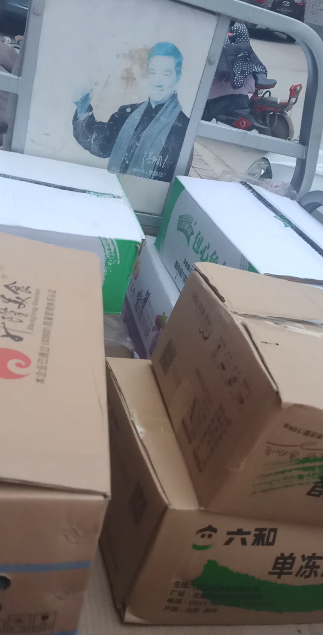 三黄鸡,鸡翅根,琵琶腿,牛肉丸子,糯米球,鱼丸,鱼豆腐,蟹排,蟹有需要的抓紧了,