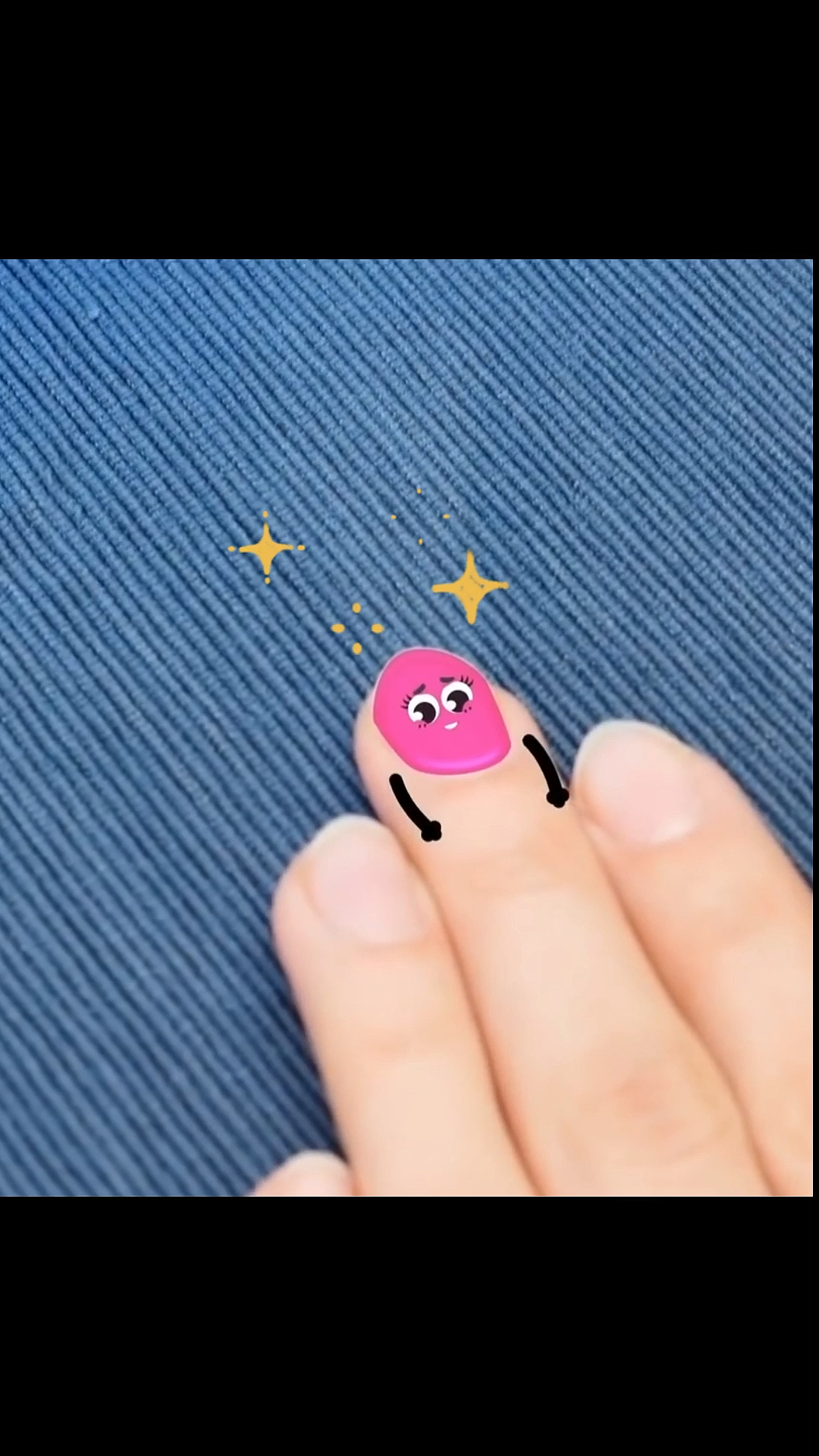 #搞笑段子剧#涂一个指甲油，别着急还没干！