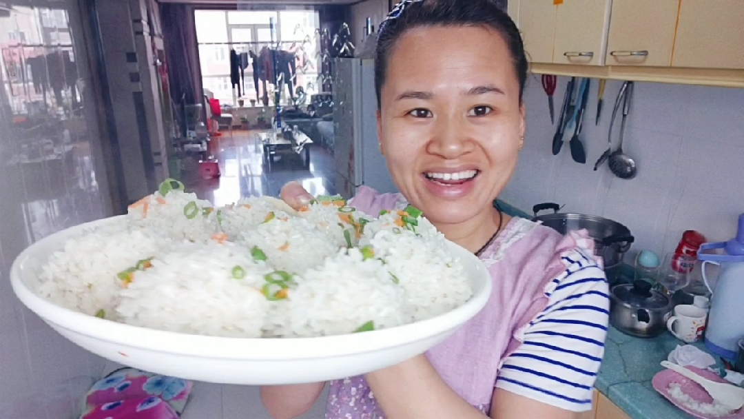家常糯米丸子简单好做还好吃自己改良版煎饼卷大葱看着就想吃小伙伴们赶紧行动吧