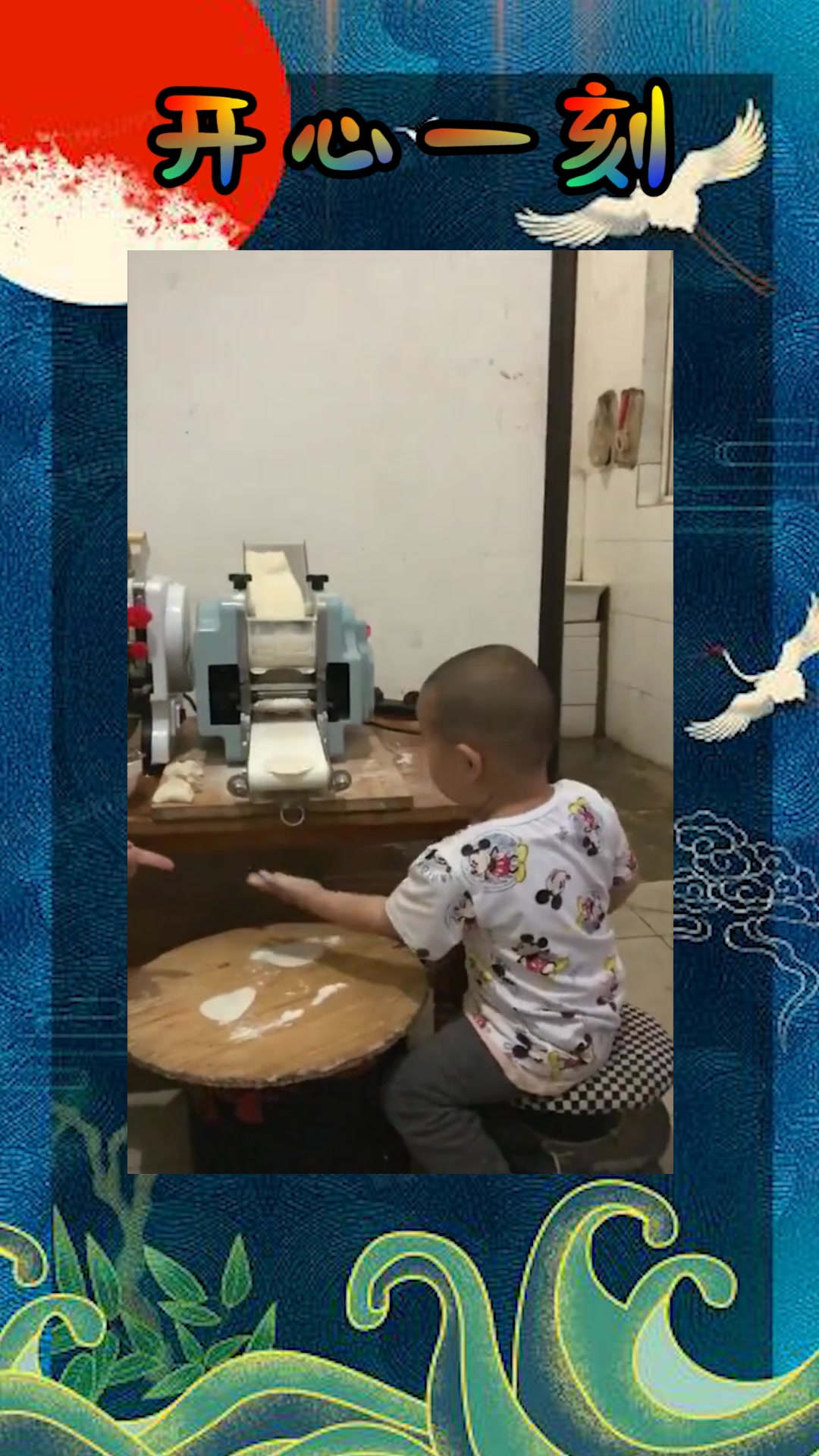 #我要上热门#小型家用版饺子皮机,机器效率高一秒一个,包饺子必备神器!