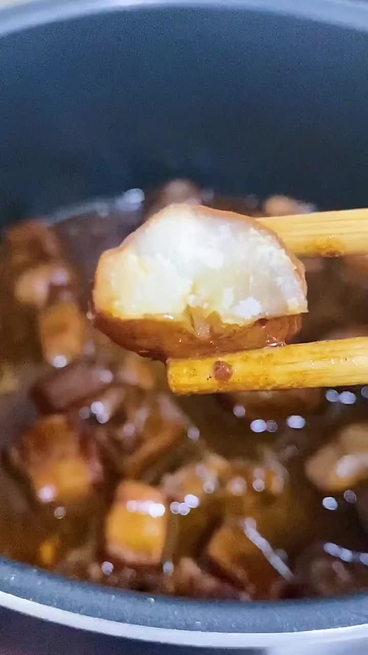 用菱角煮红烧肉,非常好吃