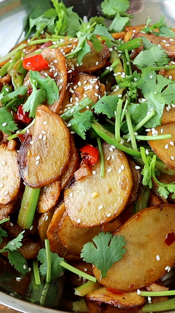家常版干锅土豆片的做法,香辣爽口过瘾,好吃不油腻,做法超简单
