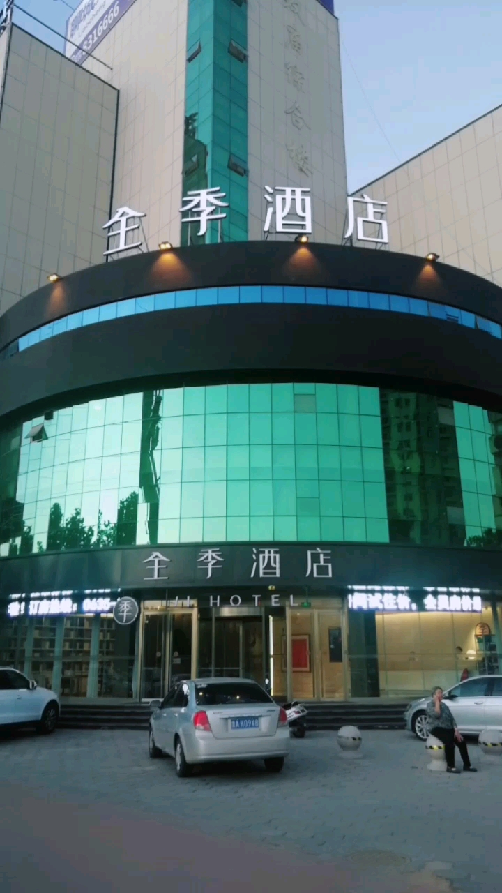 住一晚上200多有点小贵呀