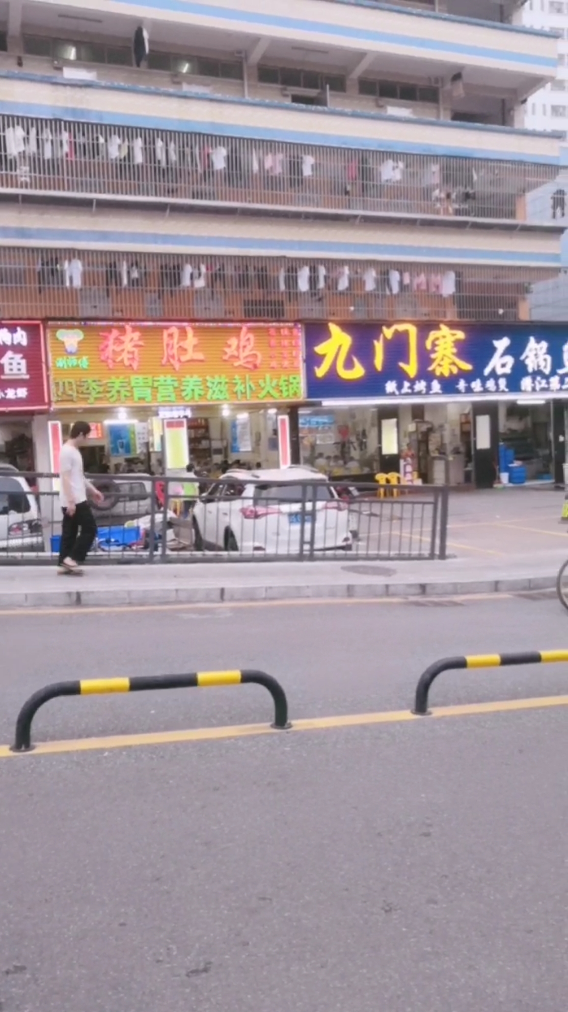 鱼楮肚鸡九门寨石锅