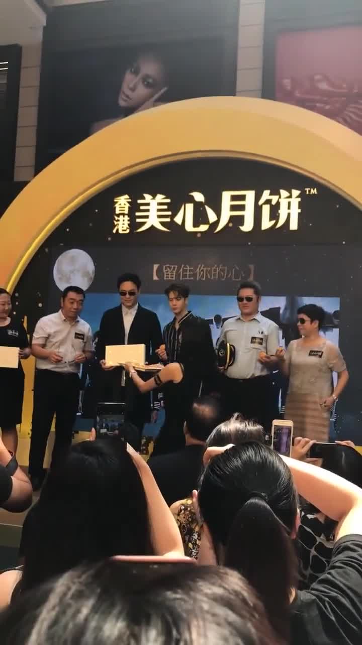 张智霖甜在心馒头