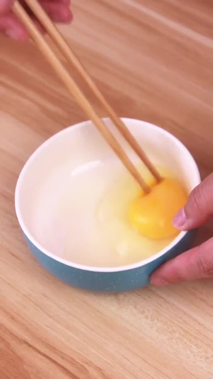 鸡蛋加点银鱼蒸一蒸,味道鲜美,一碗不够吃