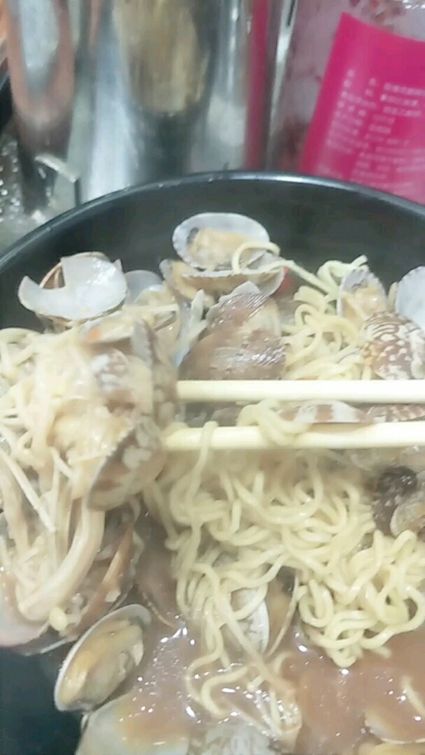 花甲金针菇方便面哈哈想吃吗?