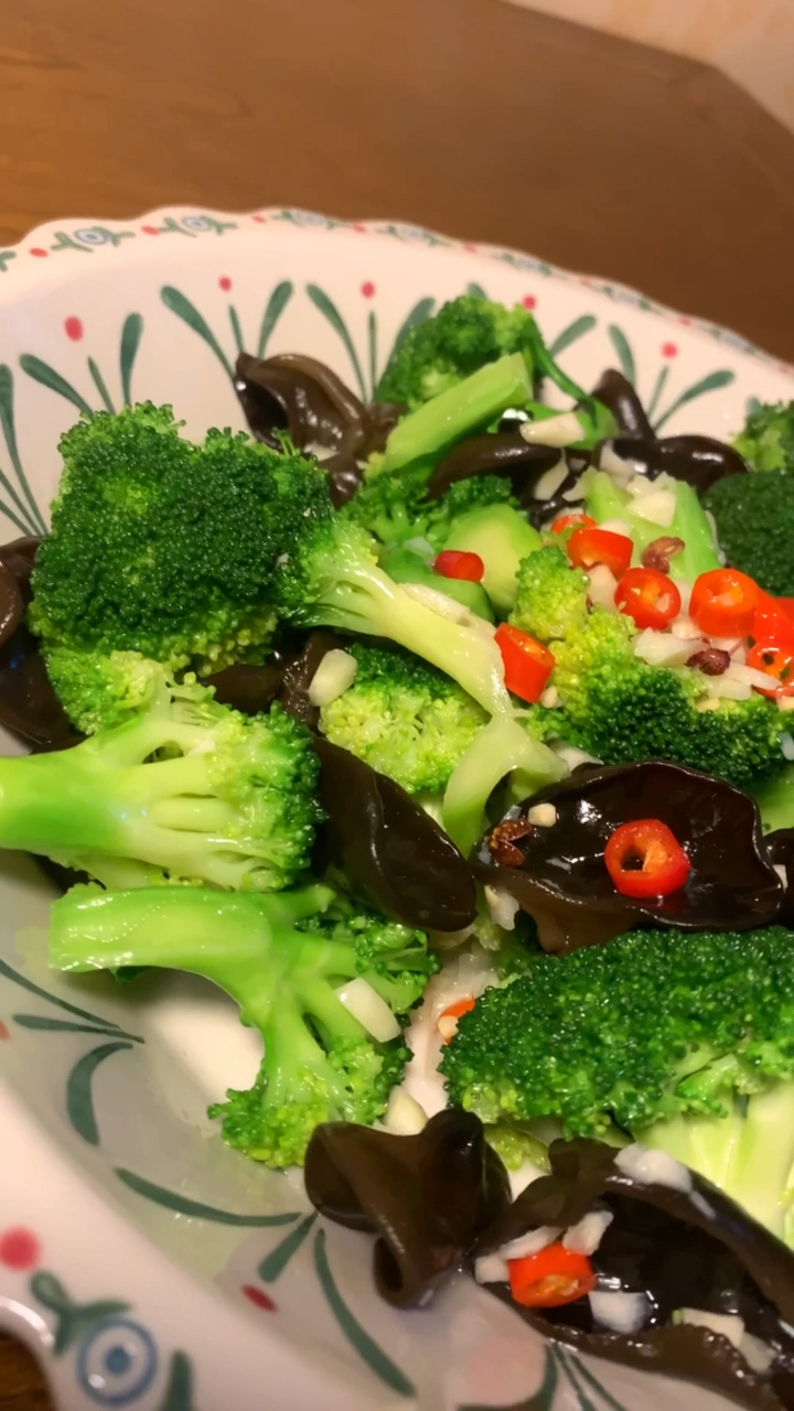 木耳炝拌西蓝花