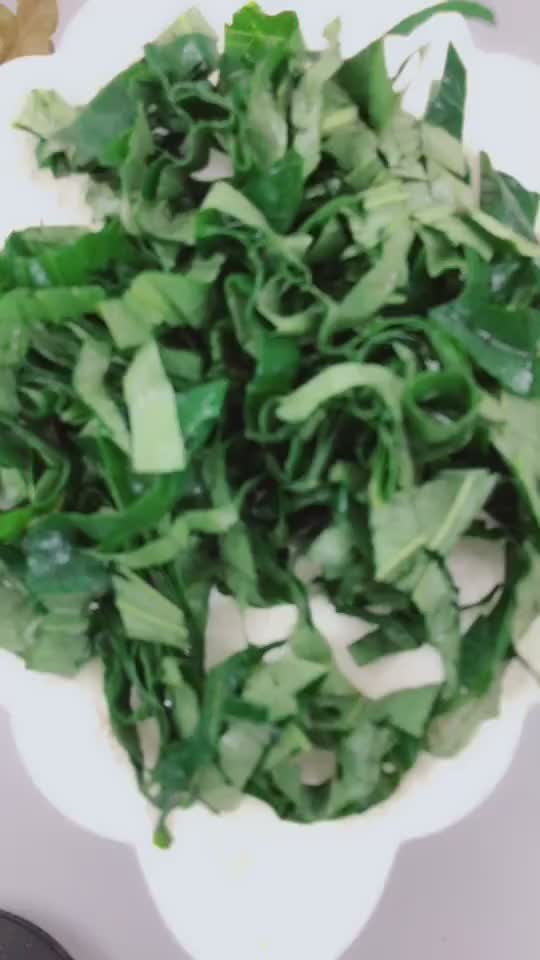 送给不爱吃蔬菜的宝宝菠菜鸡蛋饼松软细腻有营养